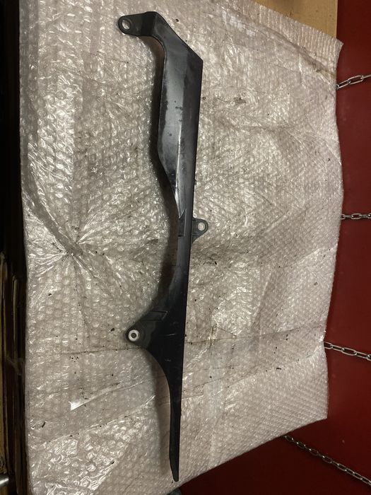 Yamaha YZF 600 R6 osłona łańcucha C210