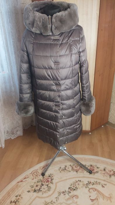 Жіноче пальто з натуральним хутром( стрижений кролік).Стан нового.