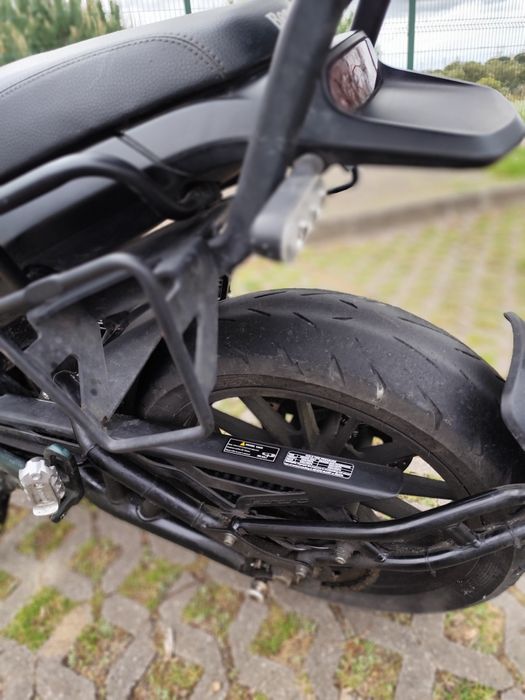 Benelli Leoncino 500 –  ano 2022, 23km.