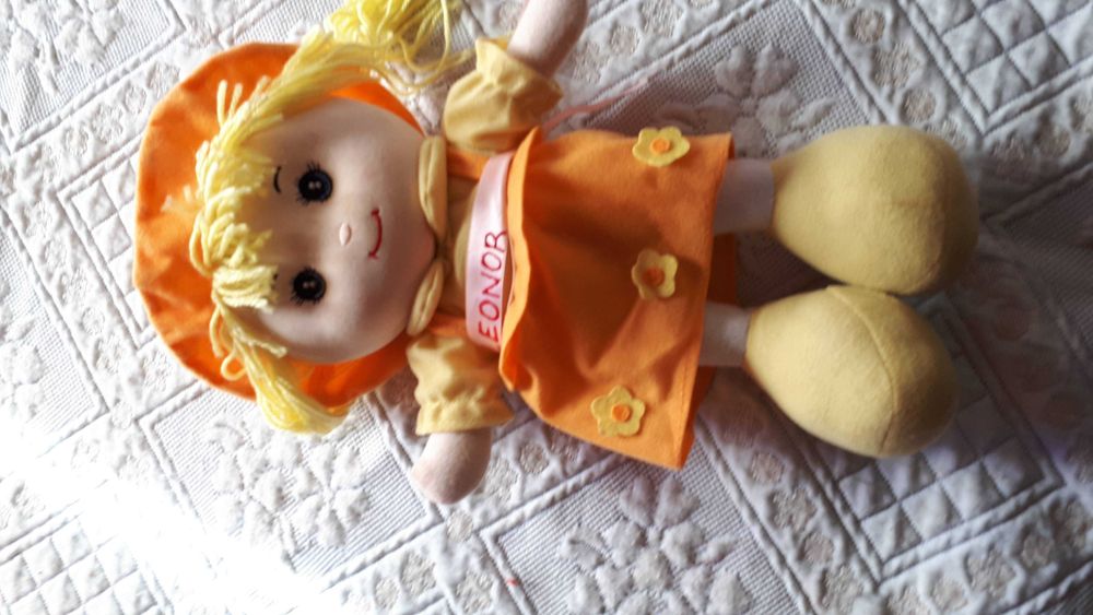 Boneca Leonor  nova