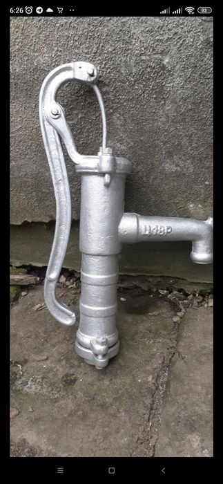 Насос ручний для води.