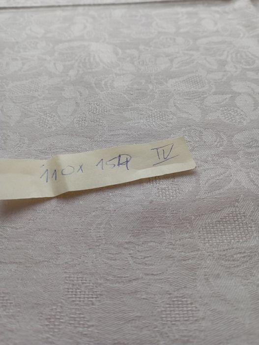 Obrus  damasowy biały 110 cm x 154 cm