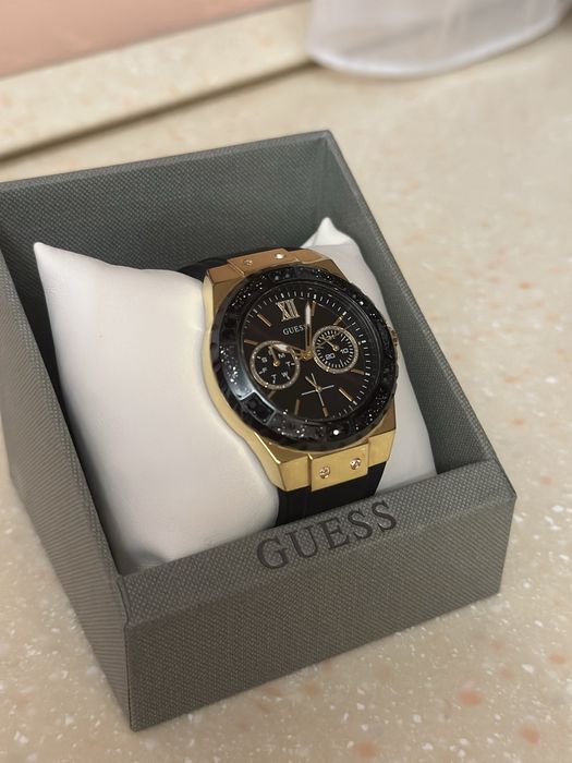 Продам оригиналтные часы Guess