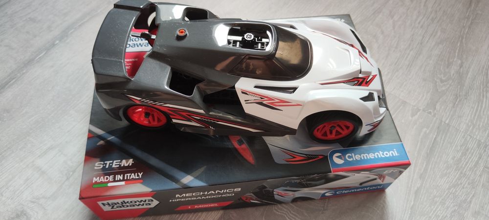 Clementoni mechanics hipersamochód