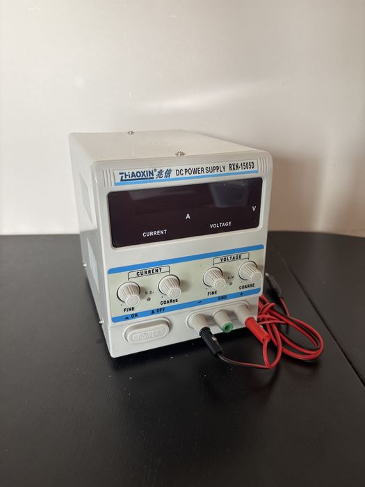 Zasilacz laboratoryjny RXN-1505D 0-15V 0-5A