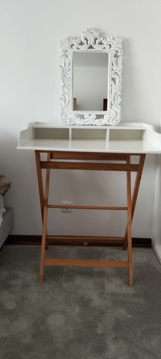 Toucador em madeira natural e branco