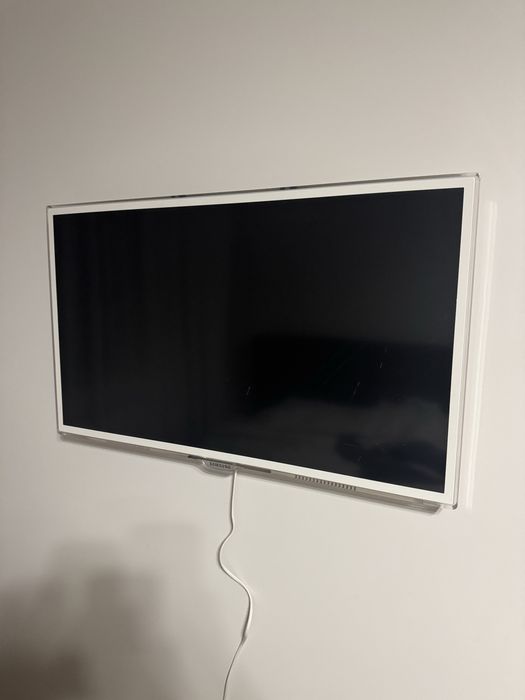Telewizor Samsung bialy 32’’