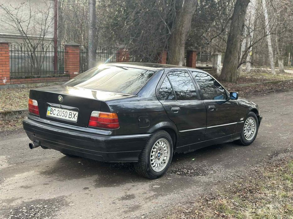Продам BMW e36 1.6 бензин Терміново