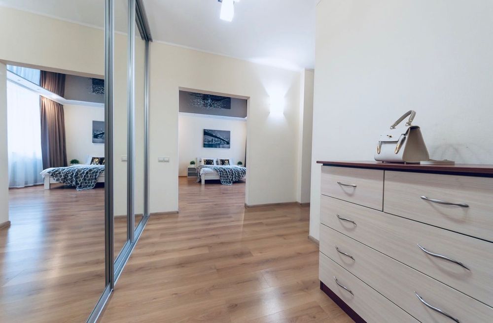 Подобово БУДИНОК НА ГЕНЕРАТОРІ. Ліфти вода цілодобово.