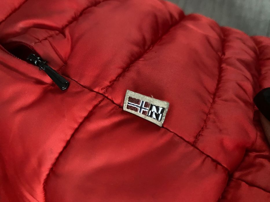 czerwona kurtka puchowa Napapijri