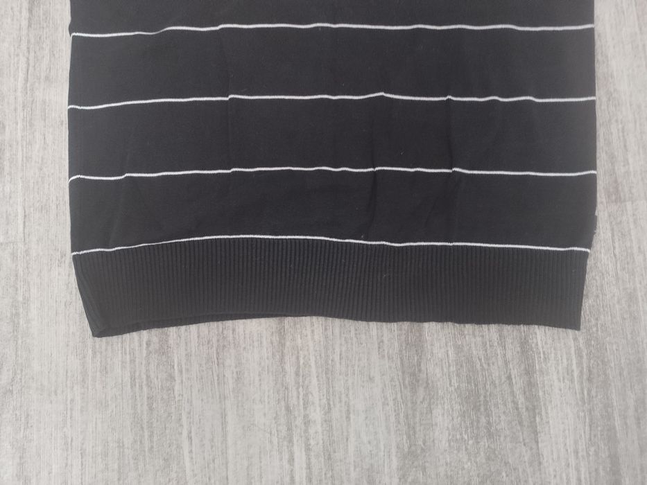 Sprzedam męski sweter rozmiar XL.