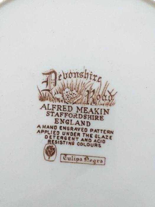 2 pratos antigos de decoração