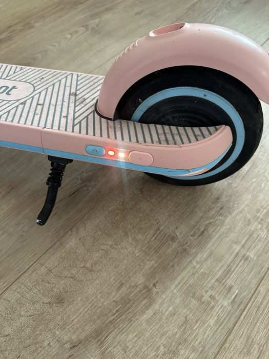 електросамокат Ninebot Kids Scooter E8 Pink.