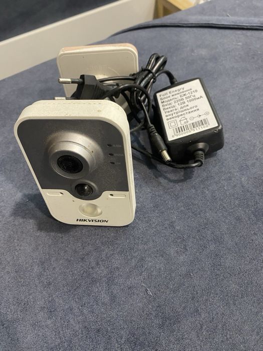 Відеореєстратор Hikvision DS-7732NI-E4 (32 канали)+ камери