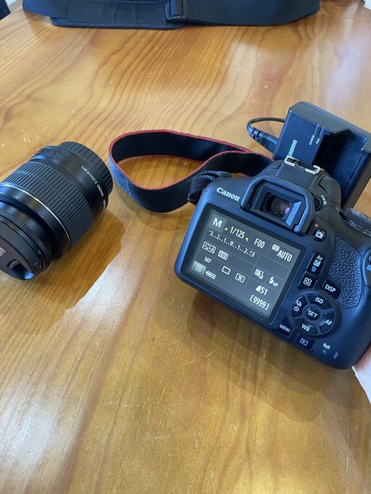 Kit Canon EOS 2000D + objetiva 18-55 mm (COMO NOVA)