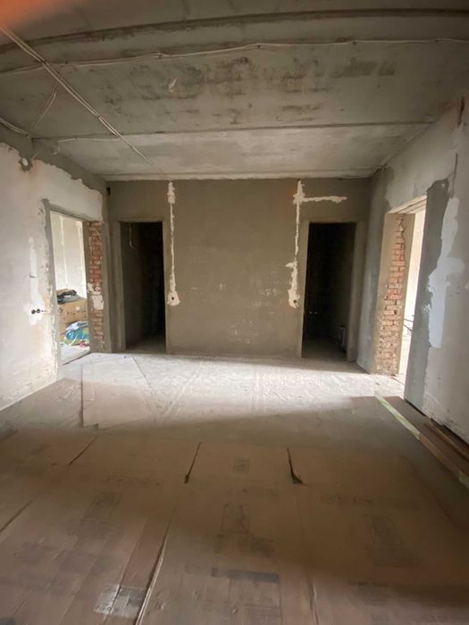 ПРОСТОРОВА 3-КІМНАТНА КВАРТИРА на стометрівці (26704)