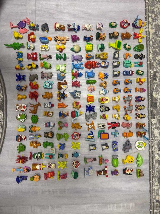 Кіндери. Багато кіндерів та деталей до них ( цілих близько 200 шт). Kinder Surprise