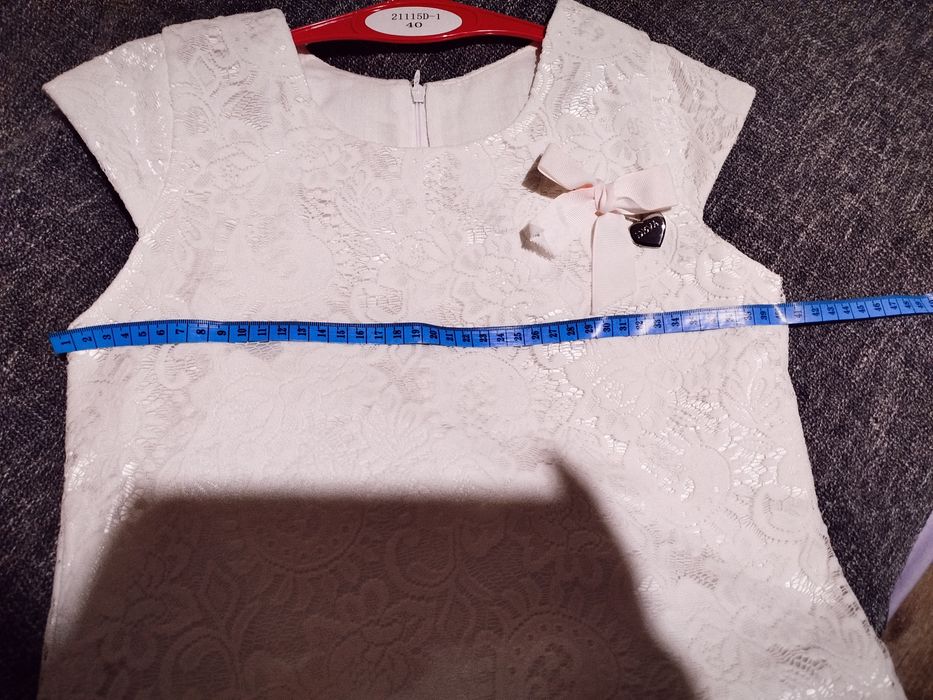 Біла  кружевна сукня. Плаття