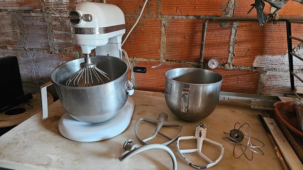 Kitchen Aid Heavy Duty Batedeira com acessorios em branco
