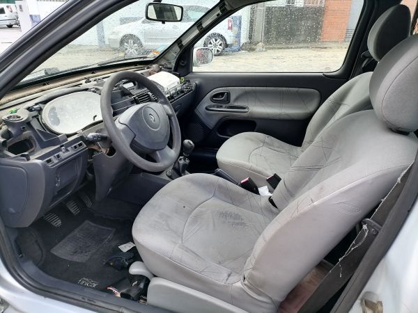 Para Peças Renault Clio Ii Caixa (Sb0/1/2_)