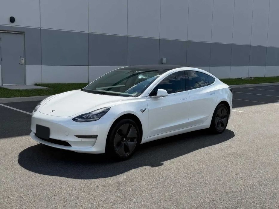 Tesla Model 3 Long Range      2019