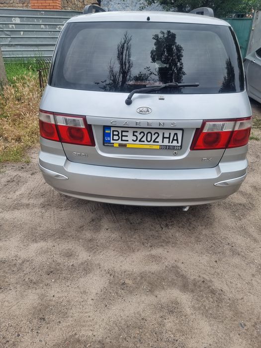 Автомобиль KIA carens