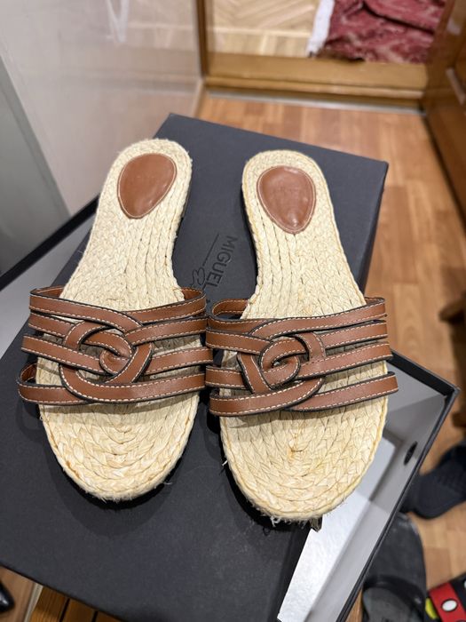 Тапочки шлепанцы mango