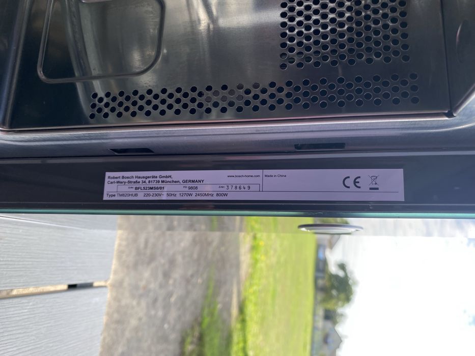 мікрохвильова піч Bosch BFL523MS0 — 800 Вт, стильна та практична