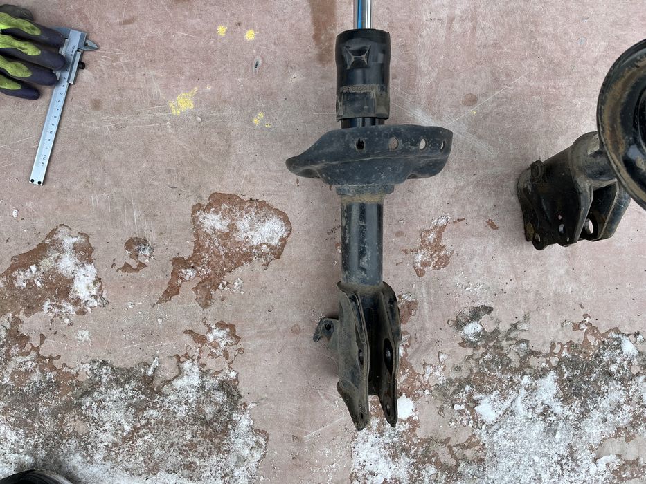 Амортизаторы Subaru Forester SJ, оригинал, передние