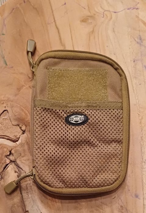 Bolsa Pequena para Documentos TAN [MFH]

Tamanho: 18 x 12 cm (LxA)

10