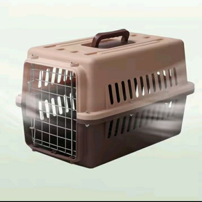 Прийму в дар переноску для домашніх тварин.