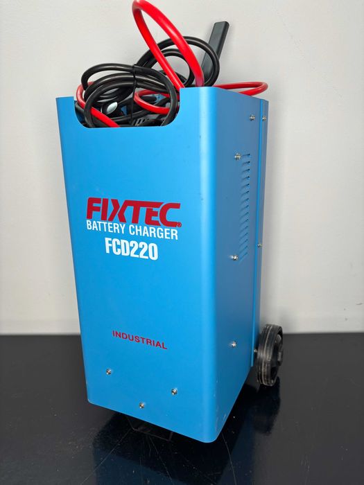 Prostownik booster do akumulatorów samochodowych 12V / 24V rozruch