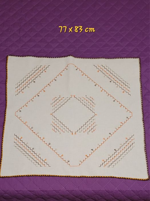 Obrus biały wyszywany