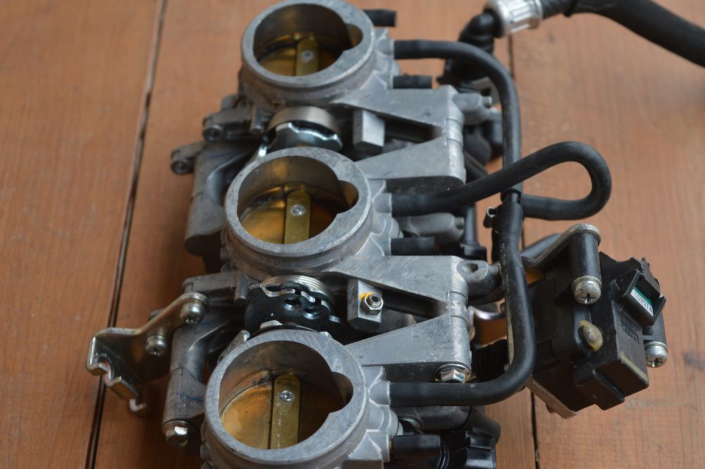 Triumph Street Triple 675 PRZEPUSTNICE wtryski czujnik przewód