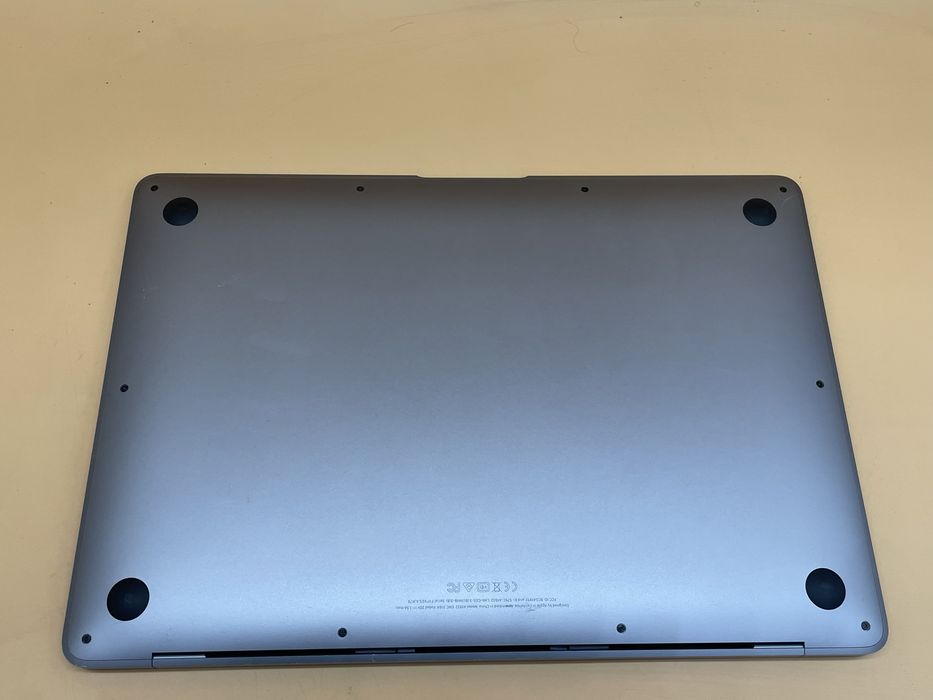 Macbook air 2018 i5 батарея 115 циклів