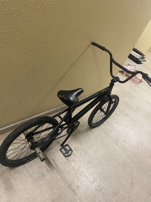 BMX bicicleta precisa de reparos
