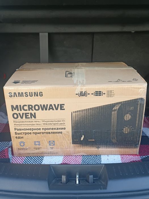 Мікрохвильова піч Samsung 23 л, 800 Вт Ceramic Inside + коробка