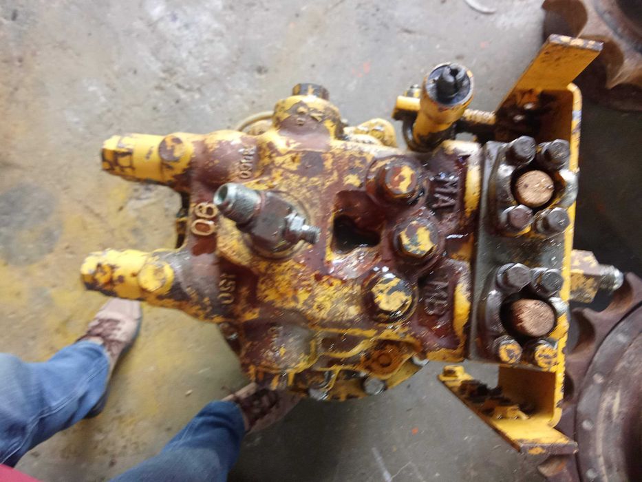 Motor Giro Caixa Redutora Komatsu PC210-6