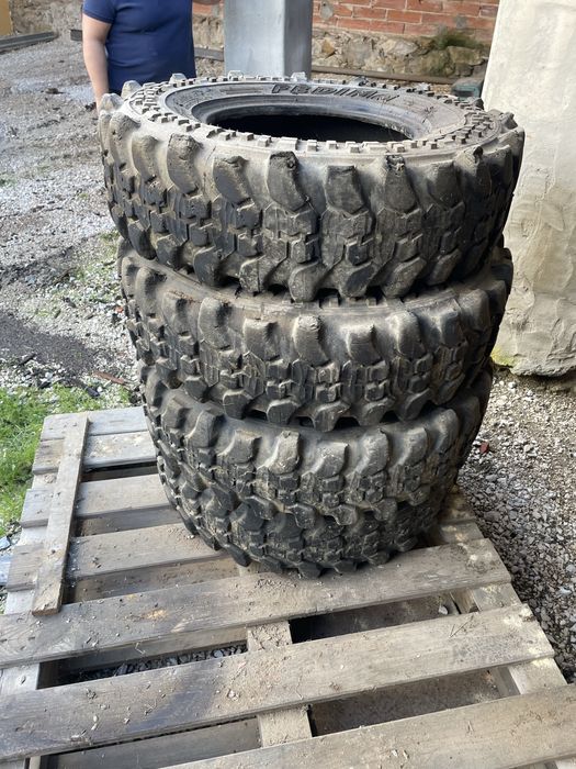 Vendo pneus sirocco 7,5 r16