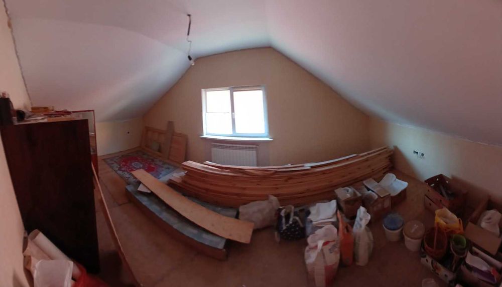 Будинок з незавершеним ремонтом 178м.кв. з гаражем