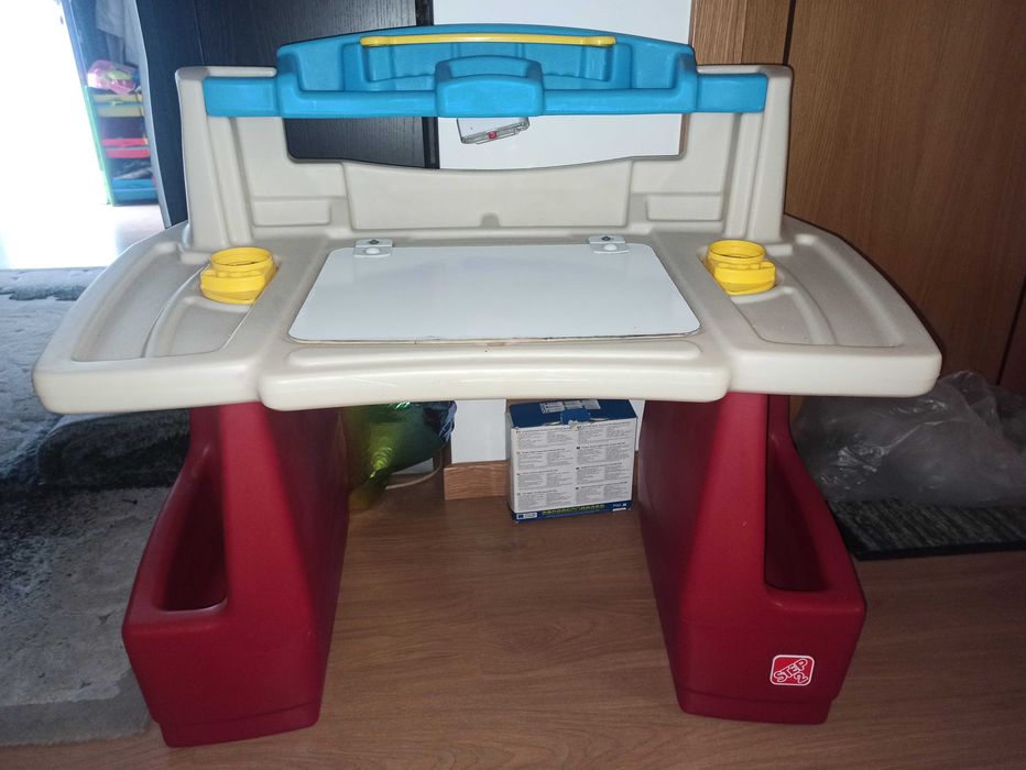 Secretária até 10 anos