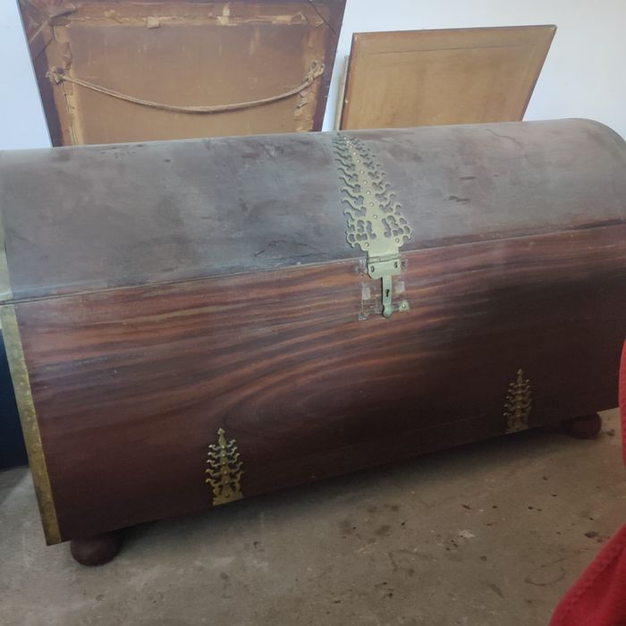 Baú em madeira antigo