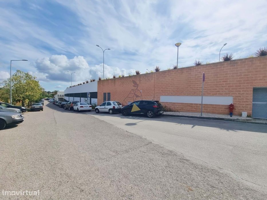 Garagens Box à Venda em Portimão — de 16 m² a 28 m², entre a estação d