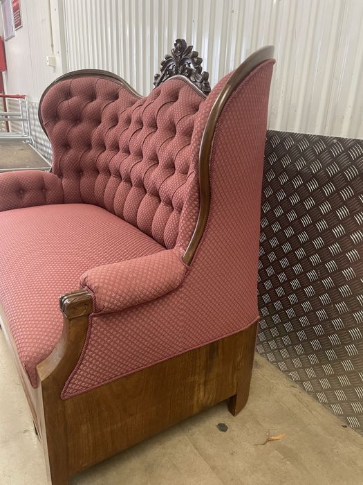 Piękna sofa ze schowkiem