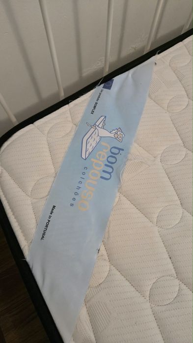 Cama de Casal Ikea Leirvik