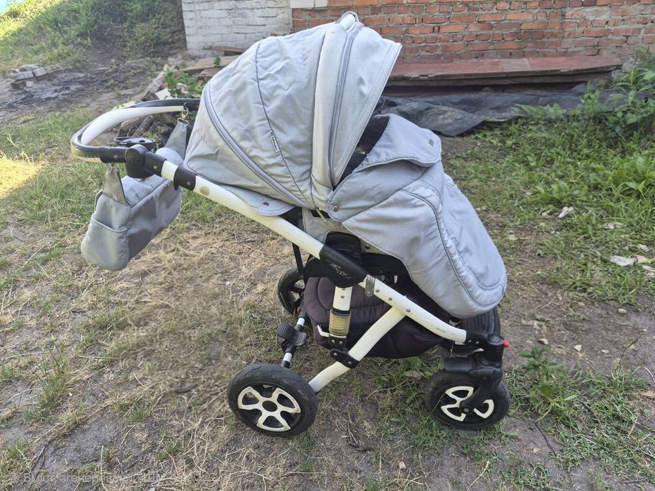 Продам коляску 2 в1