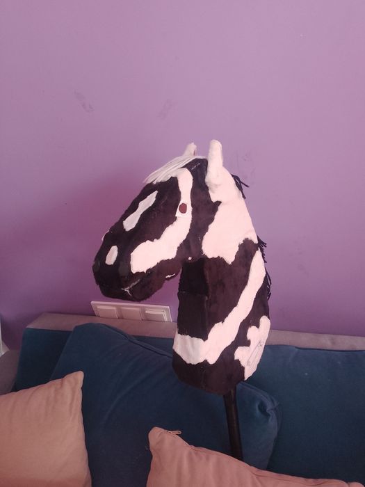 Hobby horse a3-a4 w białe łatki