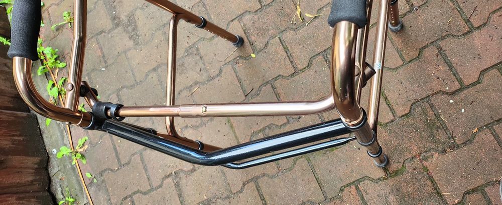 aluminiowy balkonik kroczący