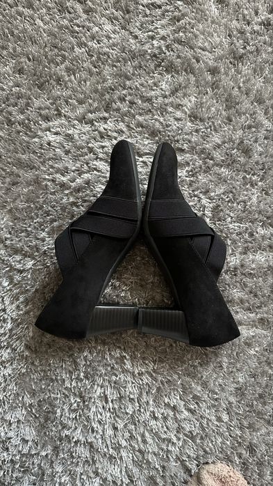 Елегантні чорні туфлі graceland