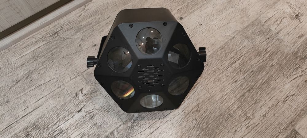 Swiatło ADJ QUAD Phase HP z pilotem.